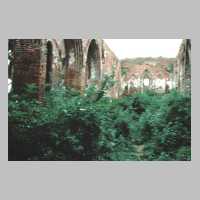 111-1334 Wehlau, die verwilderte Ruine der Jakobi-Kirche.JPG